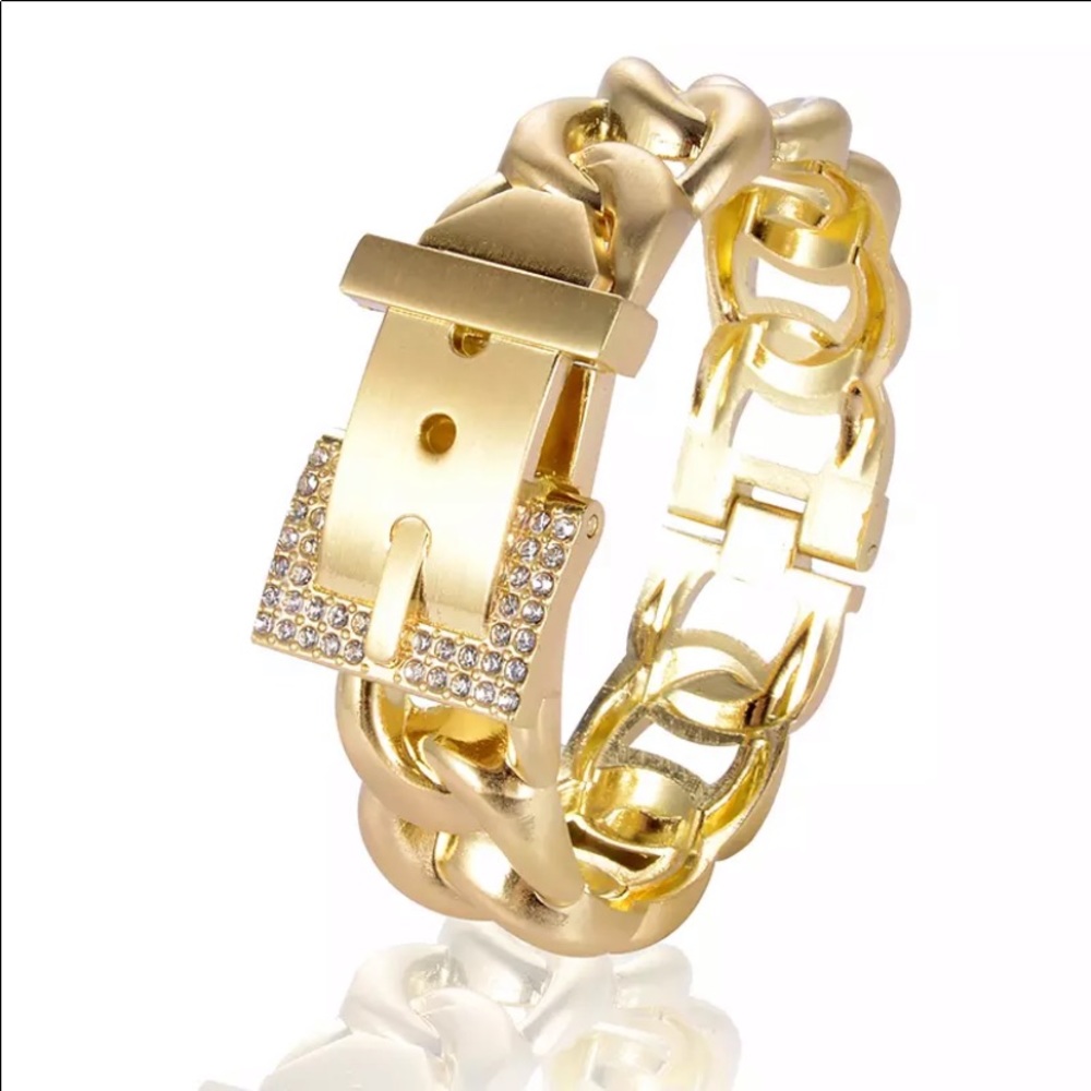 STANDOUT BUCKLE BRACELET